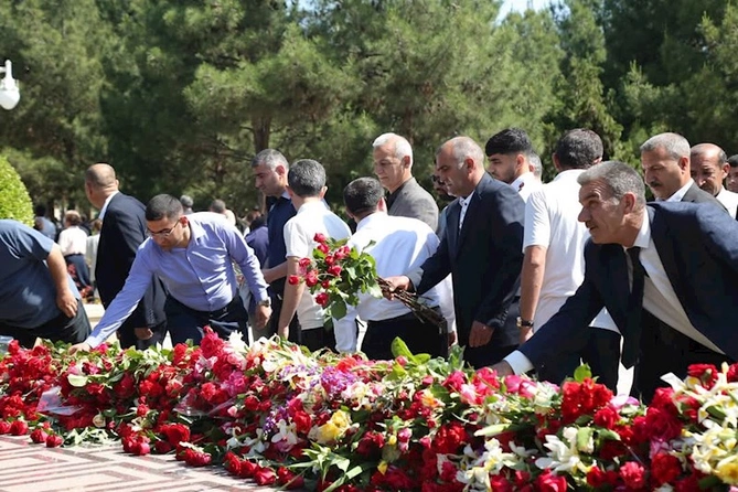 Hacıqabulda Heydər Əliyevin anadan olmasının 102-ci ildönümünə həsr olunmuş tədbir keçirildi — FOTOLAR Hacıqabulda Heydər Əliyevin anadan olmasının 102-ci ildönümünə həsr olunmuş tədbir keçirildi — FOTOLAR