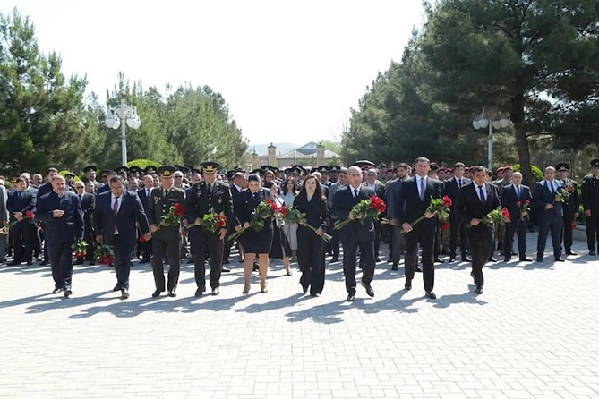 Hacıqabulda Heydər Əliyevin anadan olmasının 102-ci ildönümünə həsr olunmuş tədbir keçirildi — FOTOLAR Hacıqabulda Heydər Əliyevin anadan olmasının 102-ci ildönümünə həsr olunmuş tədbir keçirildi — FOTOLAR