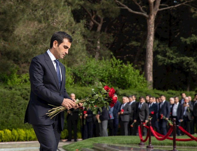 “Azərsun Holdinq”in rəhbər heyəti Fəxri xiyabanda — FOTOLAR