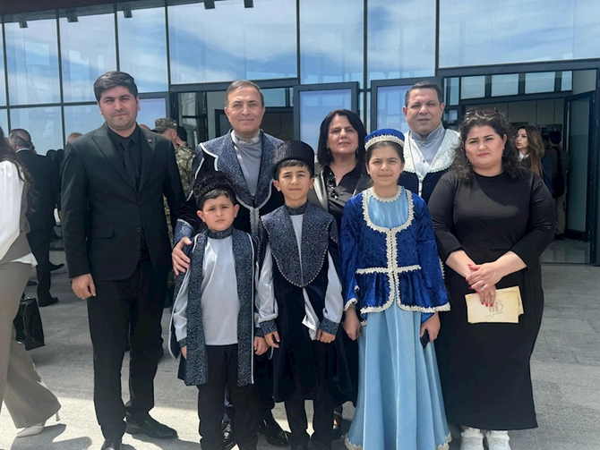 Prezidenti kövrəldən uşaqlar... — VİDEO