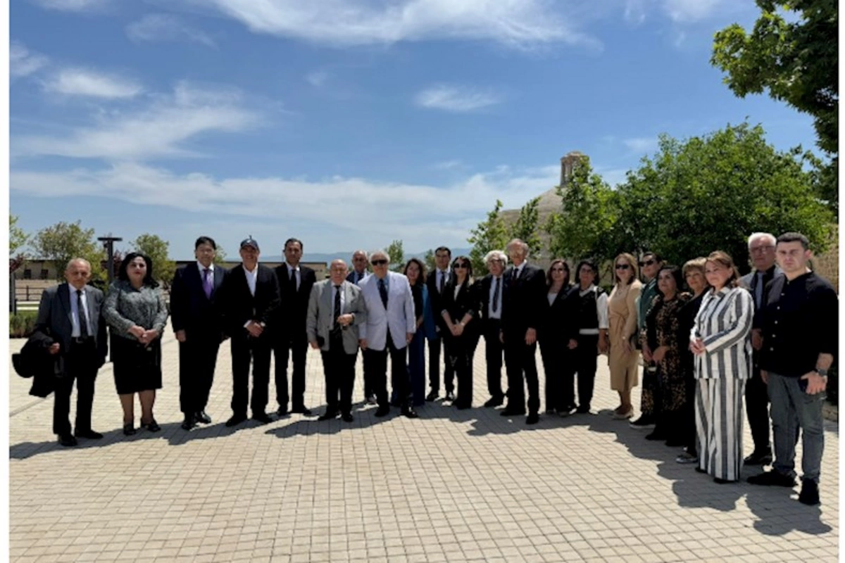 Mədəniyyət xadimləri İmarət Tarix-Memarlıq Kompleksini ziyarət ediblər — FOTOLAR