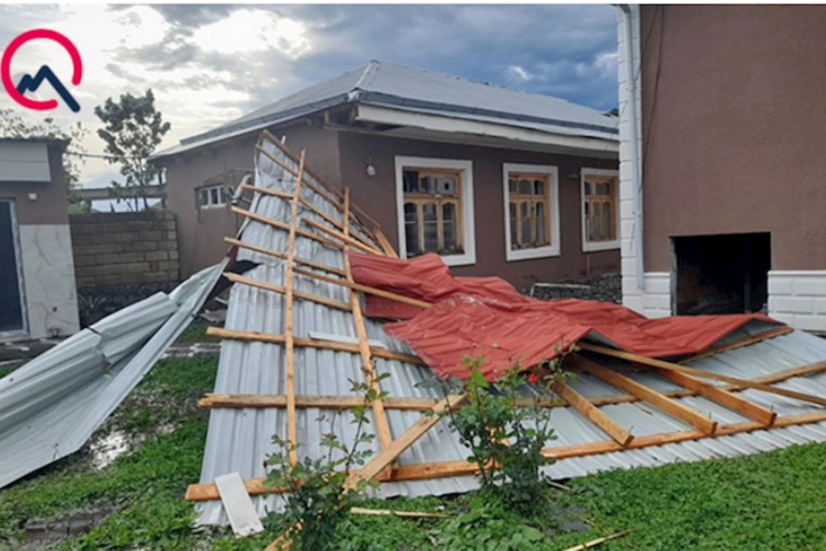 Qaxda külək evi bu hala saldı — FOTOLAR