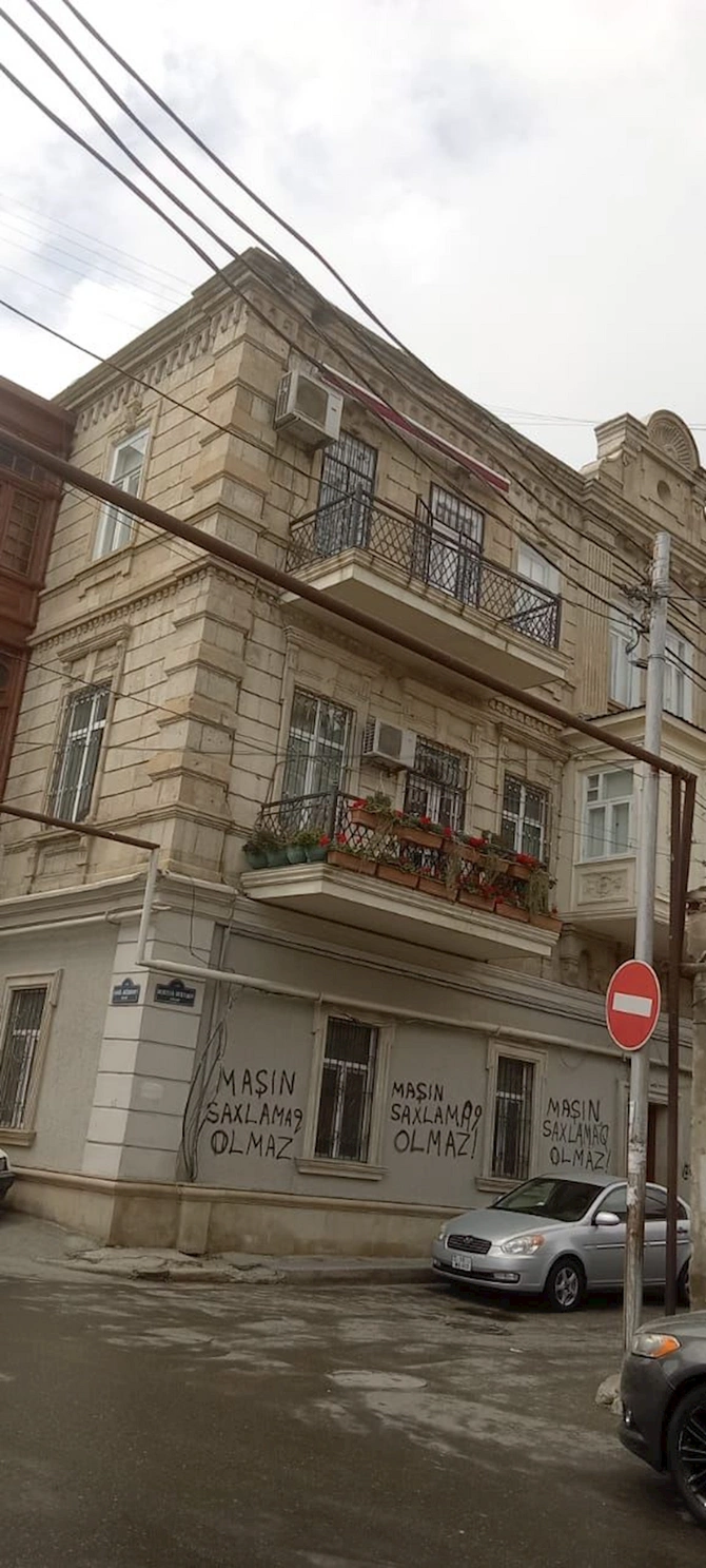 Murtuza Muxtarovun tikdiyi arxitektur binanı görün nə hala saldılar — FOTOLAR