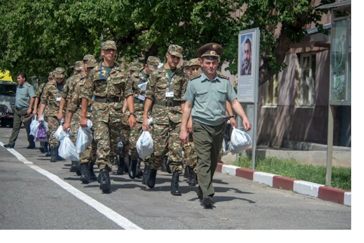 Erməni deputat: Varlıların uşaqları hərbi xidmətdən yayınmaq üçün xarici ölkə vətəndaşlığı alırlar