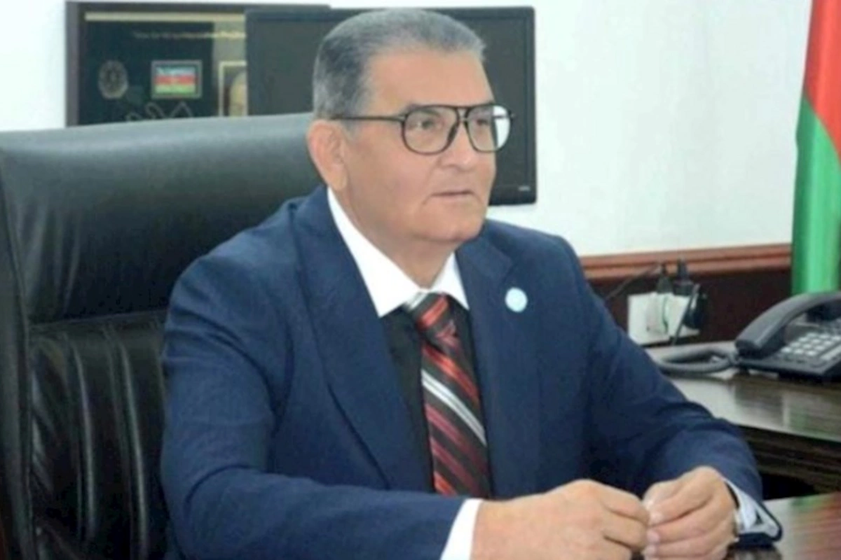 SSRİ bayrağı qaldıran sədr: Türkiyə bayrağına niyə bir söz demirsiniz...