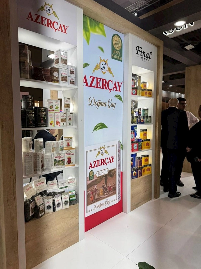 Prezident “Azərsun Holdinq” stendini ziyarət edib — FOTOLAR