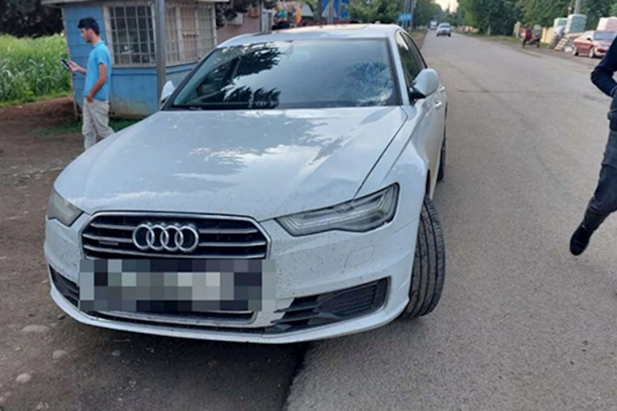 Avtobusdan düşüb yolu keçərkən “Audi” vurub öldürdü