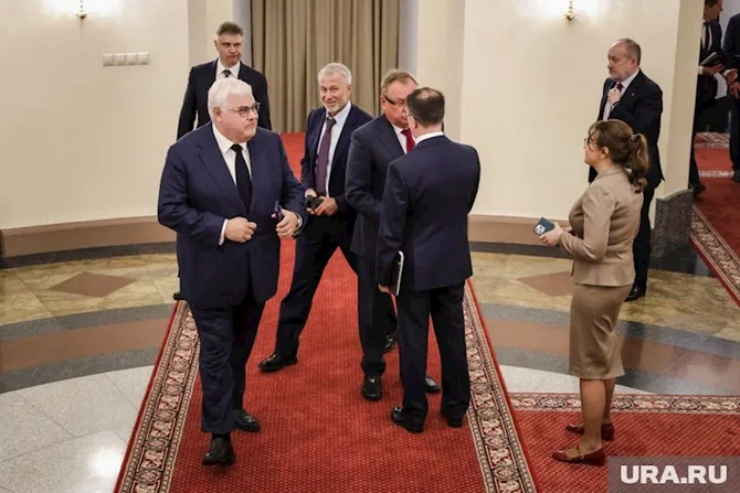 Abramoviç danışıqlar öncəsi Kremldə nə gəzir? — FOTOLAR