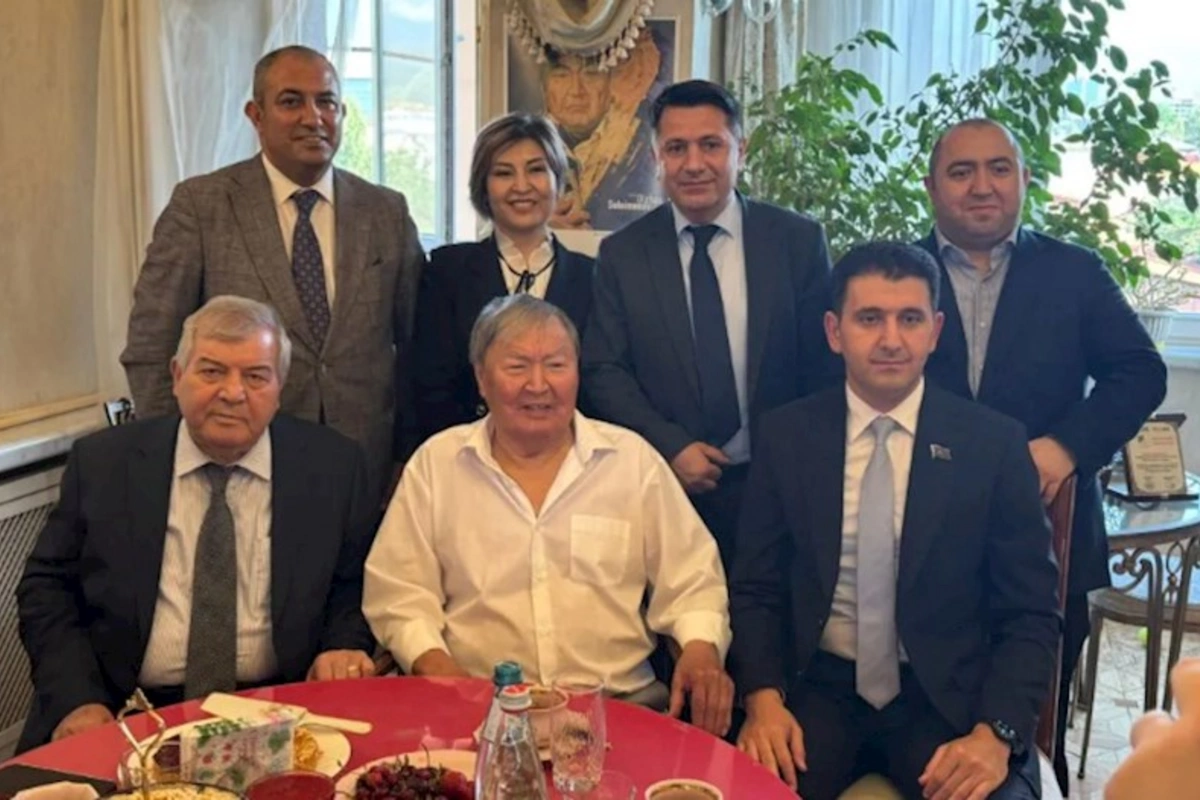 Oljas Süleymenov Azərbaycan nümayəndə heyətini şəxsi mənzilində QƏBUL ETDİ — FOTOLAR