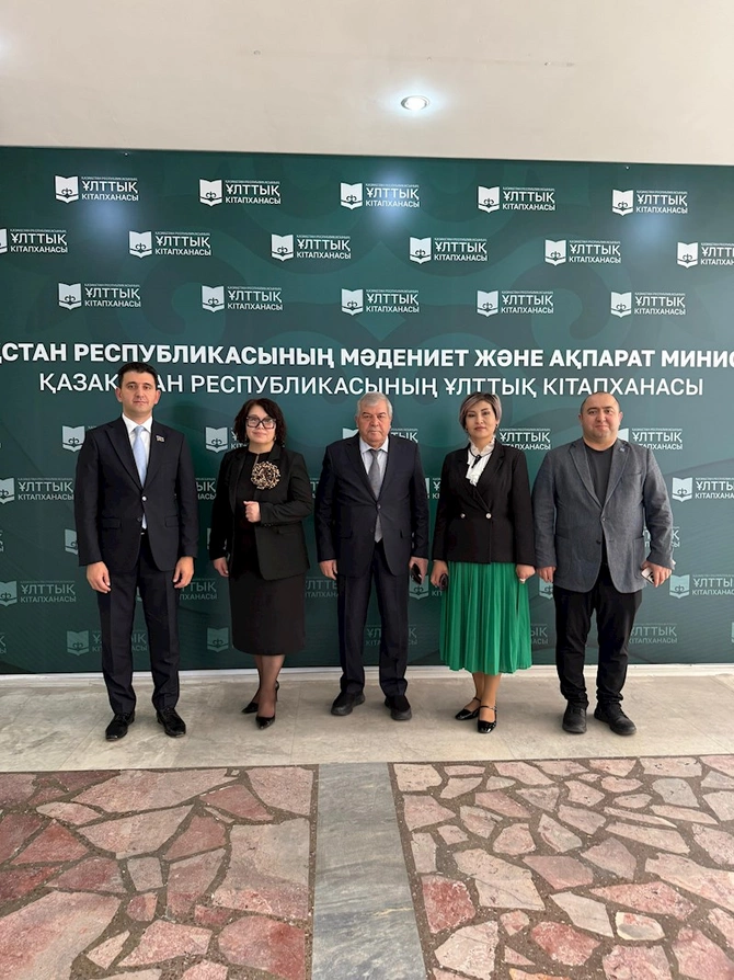 Azərbaycan nümayəndə heyəti Qazaxıstan Milli Kitabxanasında oldu — FOTOLAR