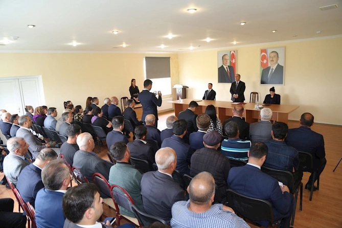 Sevindik Hətəmov vətəndaşları qəbul etdi — FOTOLAR