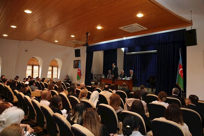 Attestasiya proqramı çərçivəsində təhsilverənlərlə maarifləndirici görüş keçirildi — FOTOLAR