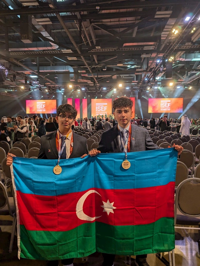 Məktəblilərimizdən ABŞ-də növbəti uğur! — FOTOLAR Məktəblilərimizdən ABŞ-də növbəti uğur! — FOTOLAR