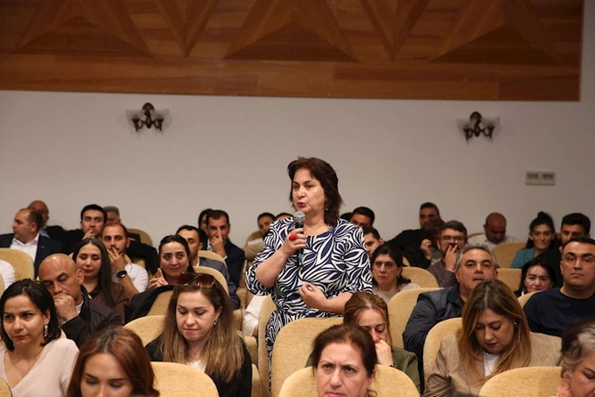 Attestasiya proqramı çərçivəsində təhsilverənlərlə maarifləndirici görüş keçirildi — FOTOLAR