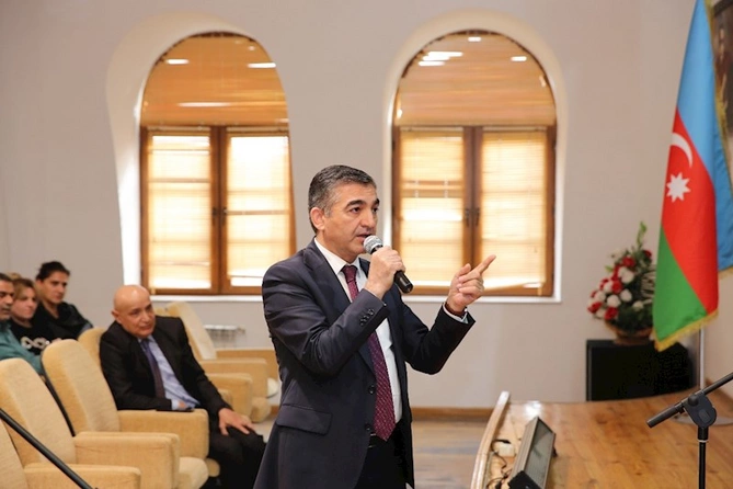 Attestasiya proqramı çərçivəsində təhsilverənlərlə maarifləndirici görüş keçirildi — FOTOLAR