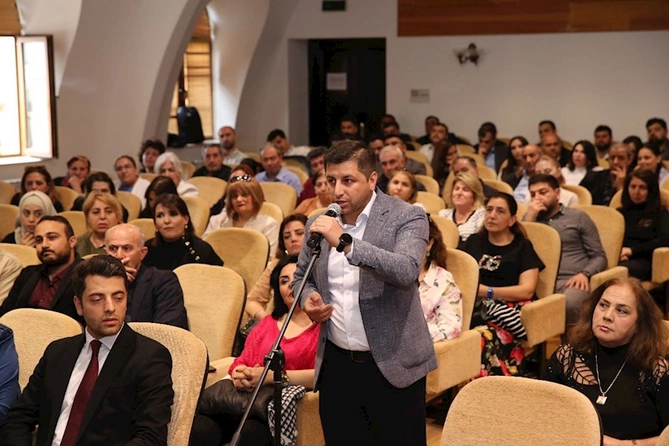 Attestasiya proqramı çərçivəsində təhsilverənlərlə maarifləndirici görüş keçirildi — FOTOLAR