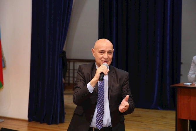 Attestasiya proqramı çərçivəsində təhsilverənlərlə maarifləndirici görüş keçirildi — FOTOLAR