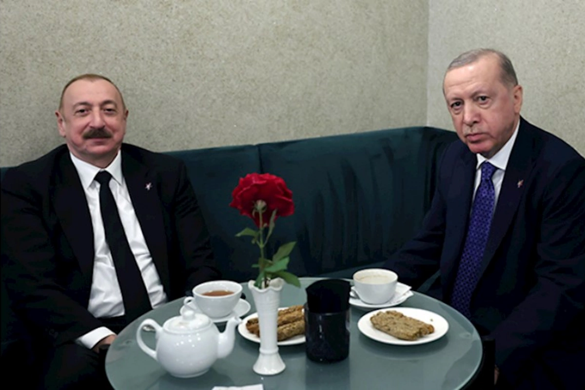 İlham Əliyevlə Ərdoğan çay süfrəsi arxasında — FOTO
