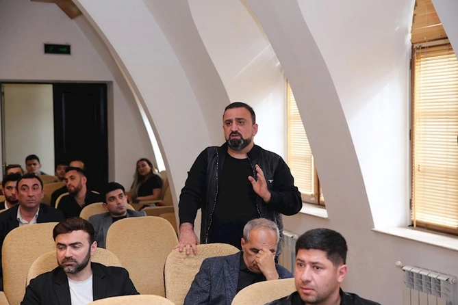 Attestasiya proqramı çərçivəsində təhsilverənlərlə maarifləndirici görüş keçirildi — FOTOLAR