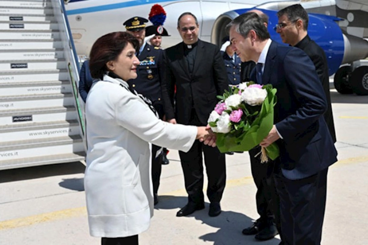 Sahibə Qafarova Papanın andiçmə mərasimində iştirak edəcək — FOTO