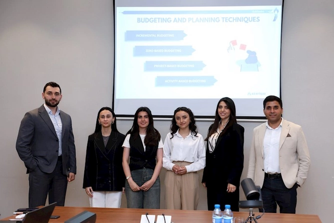 “Gənc İstedadlar Proqram”ında təcrübəçilərin fərdi mövzularının təqdimatı keçirilib — FOTOLAR “Gənc İstedadlar Proqram”ında təcrübəçilərin fərdi mövzularının təqdimatı keçirilib — FOTOLAR