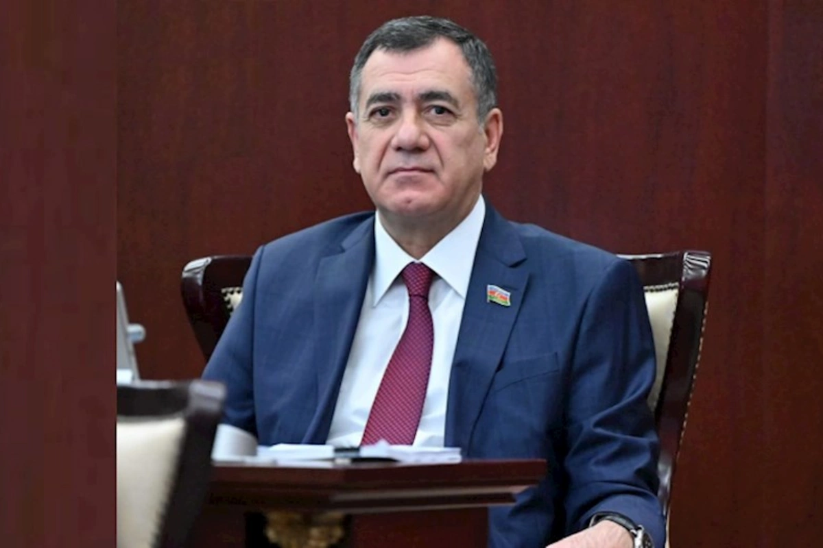 ƏHD Partiyasının sədri təltif olunan mətbuat nümayəndələrini təbrik edib