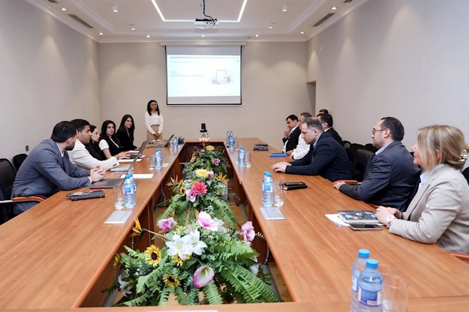 “Gənc İstedadlar Proqram”ında təcrübəçilərin fərdi mövzularının təqdimatı keçirilib — FOTOLAR “Gənc İstedadlar Proqram”ında təcrübəçilərin fərdi mövzularının təqdimatı keçirilib — FOTOLAR