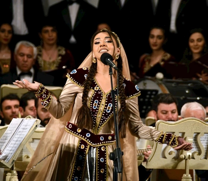 Opera Teatrı ilk dəfə “Milli Opera İncilərimiz” layihəsini təqdim etdi — FOTOLAR Opera Teatrı ilk dəfə “Milli Opera İncilərimiz” layihəsini təqdim etdi — FOTOLAR