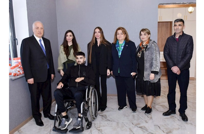 Leyla Əliyeva və Arzu Əliyeva ağacəkmə aksiyasında — FOTOLAR