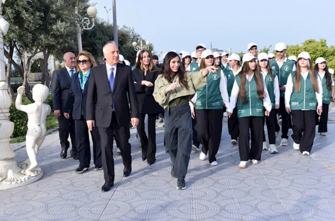 Leyla Əliyeva və Arzu Əliyeva ağacəkmə aksiyasında — FOTOLAR