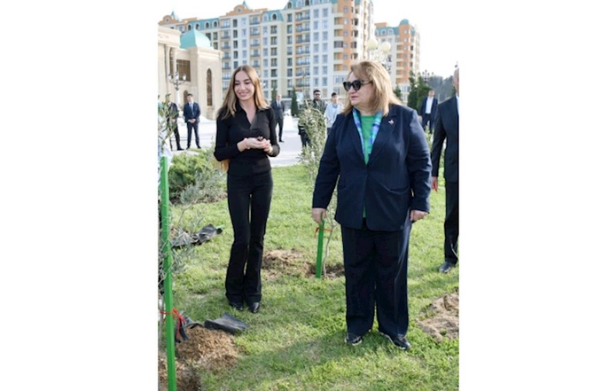 Leyla Əliyeva və Arzu Əliyeva ağacəkmə aksiyasında — FOTOLAR