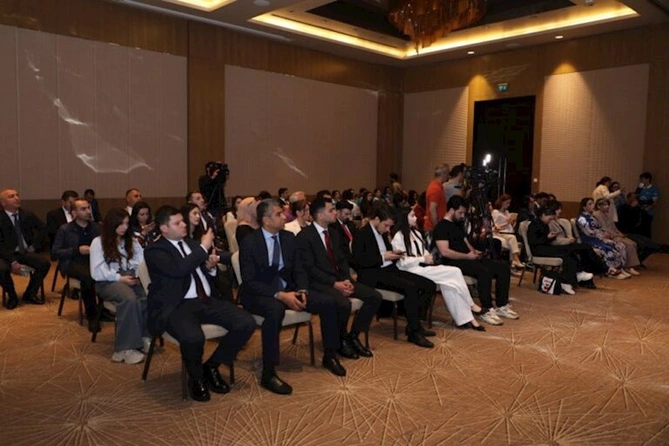 “Təhlükəsiz rəqəmsal media mühiti: məlumatlı istifadəçilər” adlı panel sessiya ilə yekunlaşıb — FOTOLAR