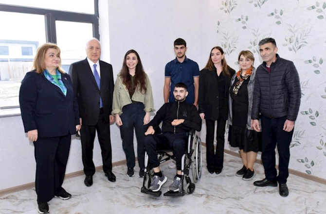 Leyla Əliyeva və Arzu Əliyeva ağacəkmə aksiyasında — FOTOLAR