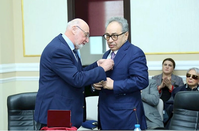 Abel Məhərrəmov “Rusiya Elmlər Akademiyasının 300 illiyi” yubiley medalı ilə təltif olunub — FOTO Abel Məhərrəmov “Rusiya Elmlər Akademiyasının 300 illiyi” yubiley medalı ilə təltif olunub — FOTO