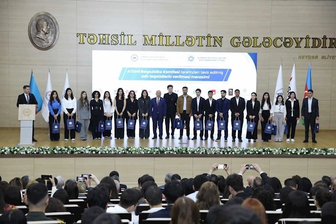 Heydər Əliyevin anadan olmasının 102-ci ildönümünə dair tədbirdə 308 tələbəyə “Adlı təqaüd” verilib — FOTOLAR Heydər Əliyevin anadan olmasının 102-ci ildönümünə dair tədbirdə 308 tələbəyə “Adlı təqaüd” verilib — FOTOLAR