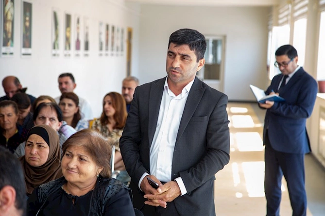 Salyanda sakinlərlə görüş keçirildi — FOTOLAR Salyanda sakinlərlə görüş keçirildi — FOTOLAR