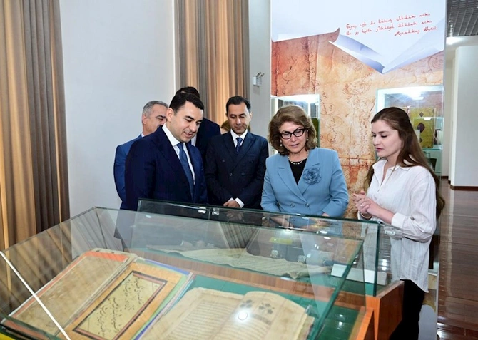Mədəniyyət naziri Adil Kərimli Düşənbədə tacik həmkarı ilə görüşüb — FOTOLAR