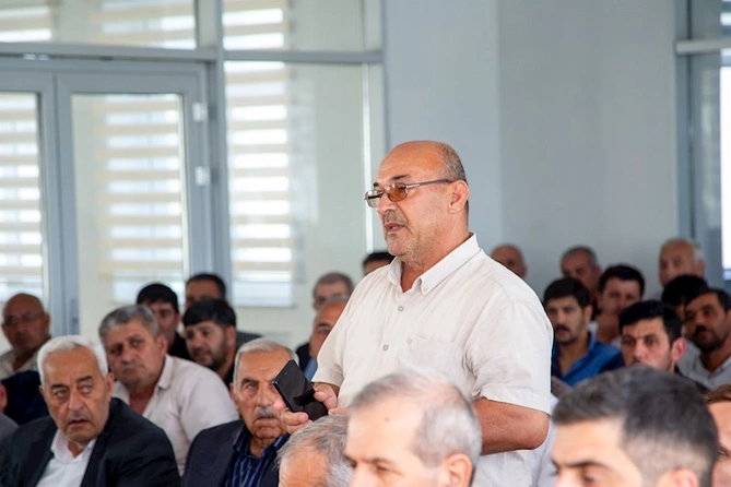 Salyanda sakinlərlə görüş keçirildi — FOTOLAR Salyanda sakinlərlə görüş keçirildi — FOTOLAR