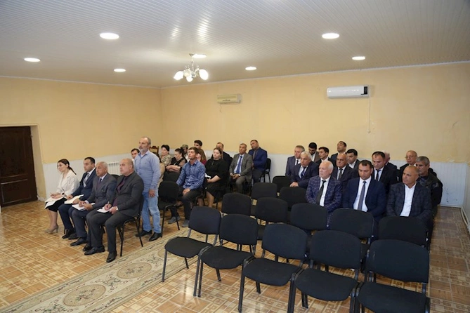 İcra başçısı sakinləri dinlədi — FOTOLAR