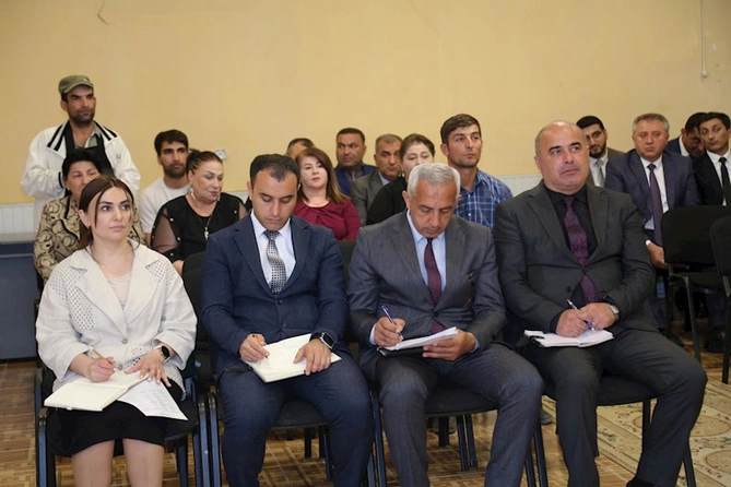 İcra başçısı sakinləri dinlədi — FOTOLAR