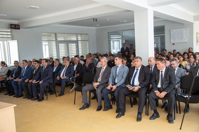 Salyanda sakinlərlə görüş keçirildi — FOTOLAR Salyanda sakinlərlə görüş keçirildi — FOTOLAR