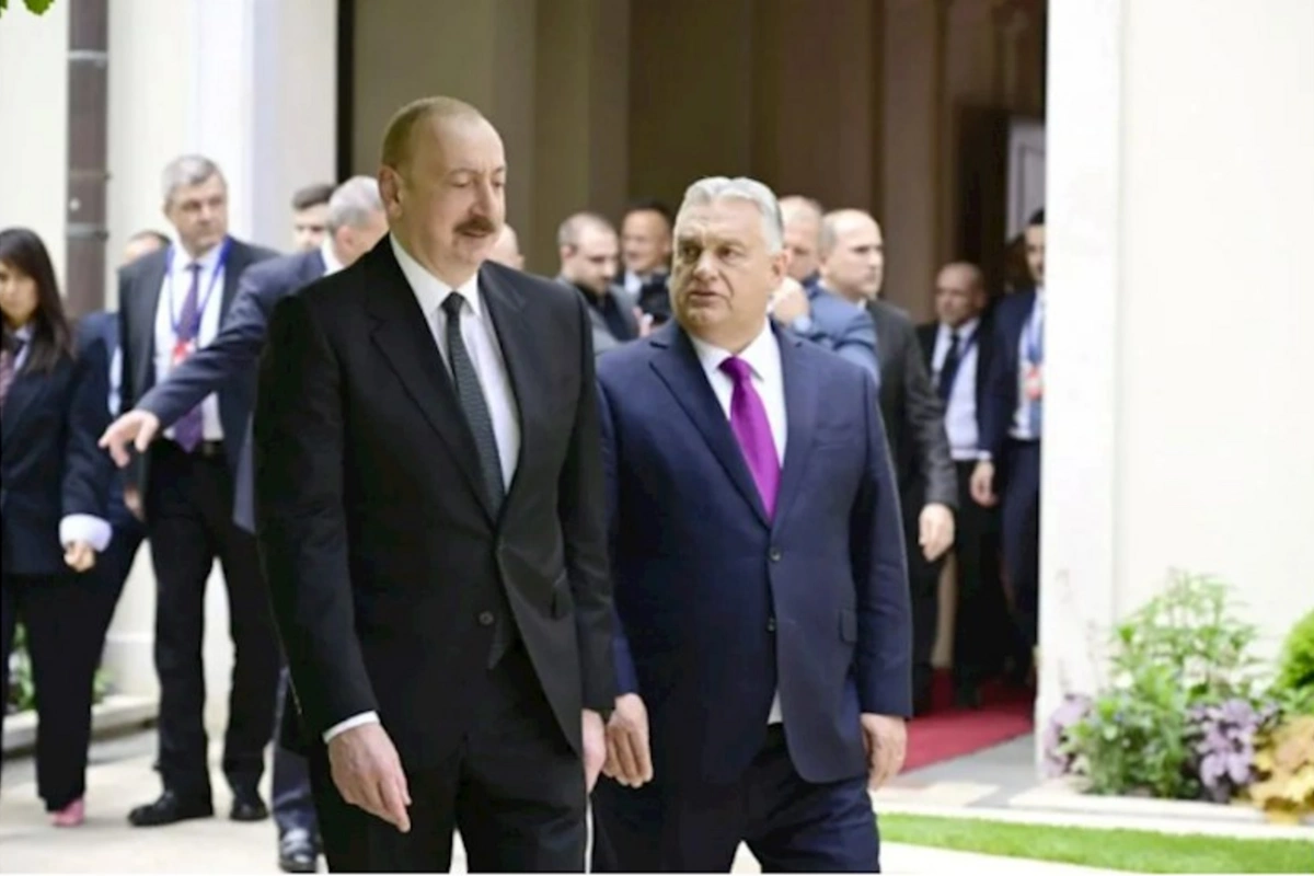 İlham Əliyev və Viktor Orban mətbuata birgə bəyanatla çıxış edirlər