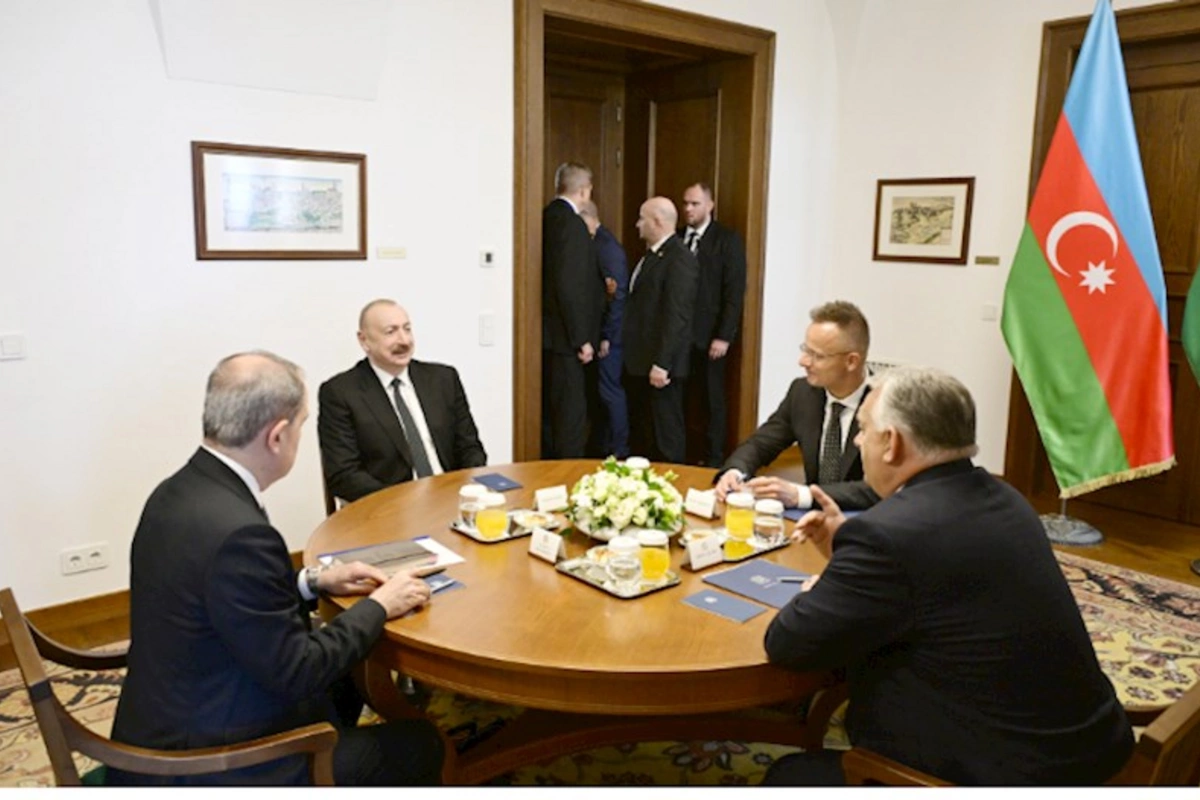 Prezidentin Viktor Orbanla məhdud tərkibdə görüşü oldu