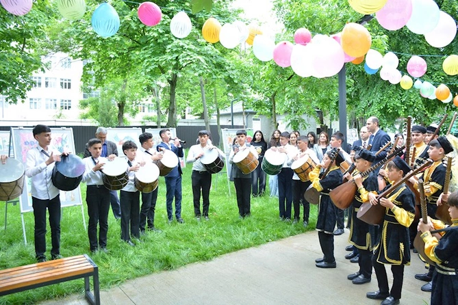 Şamaxıda Uşaq İncəsənət Festivalı keçirildi — FOTOLAR Şamaxıda Uşaq İncəsənət Festivalı keçirildi — FOTOLAR