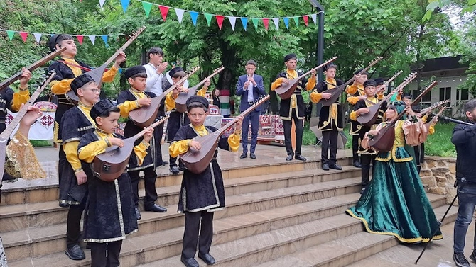 Şamaxıda Uşaq İncəsənət Festivalı keçirildi — FOTOLAR Şamaxıda Uşaq İncəsənət Festivalı keçirildi — FOTOLAR
