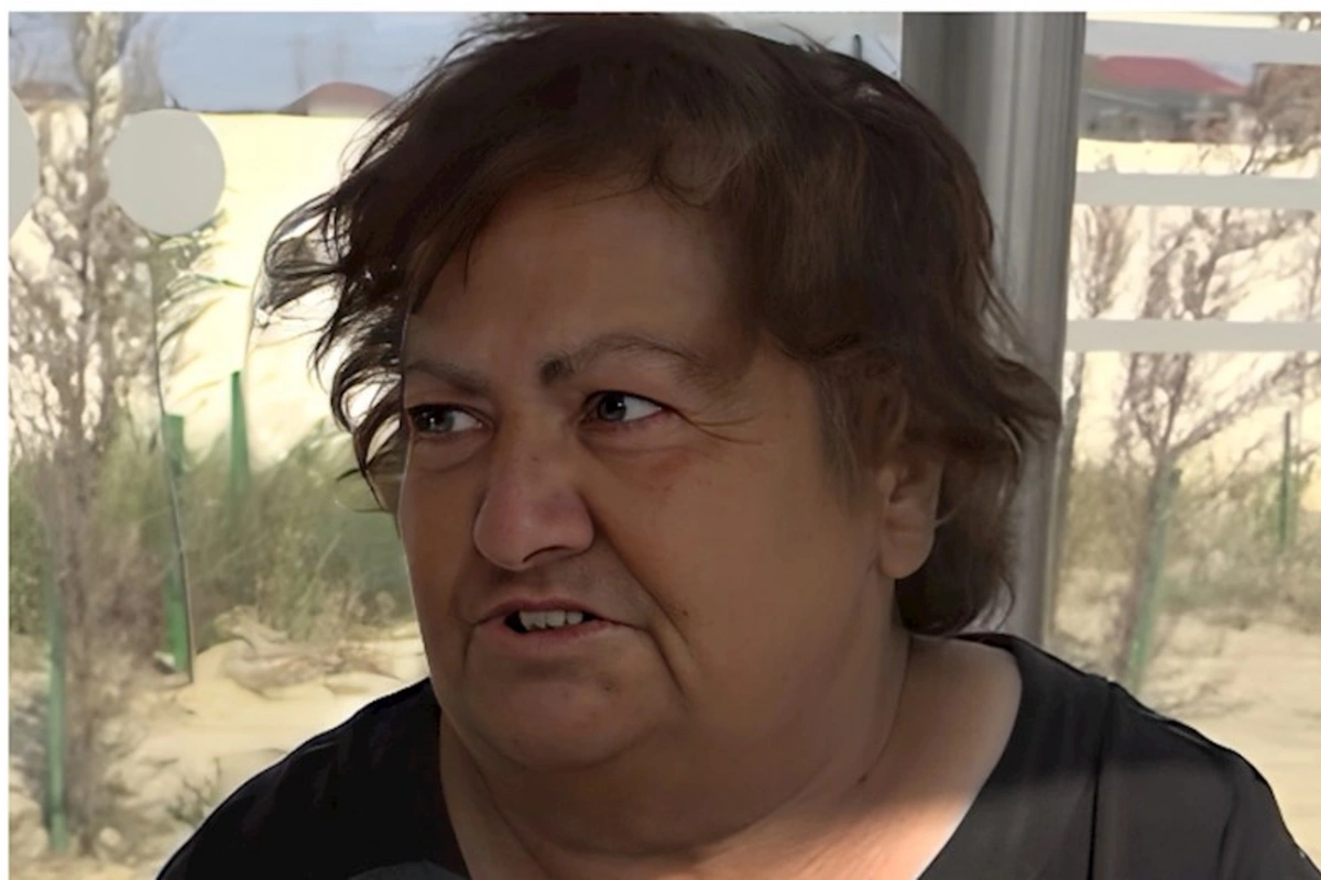 Sığınacaqdan çıxarılan qadın danışdı: Natəmiz vəziyyətdə yaşayıram, gecələr də küçədə qalıram (VİDEO)