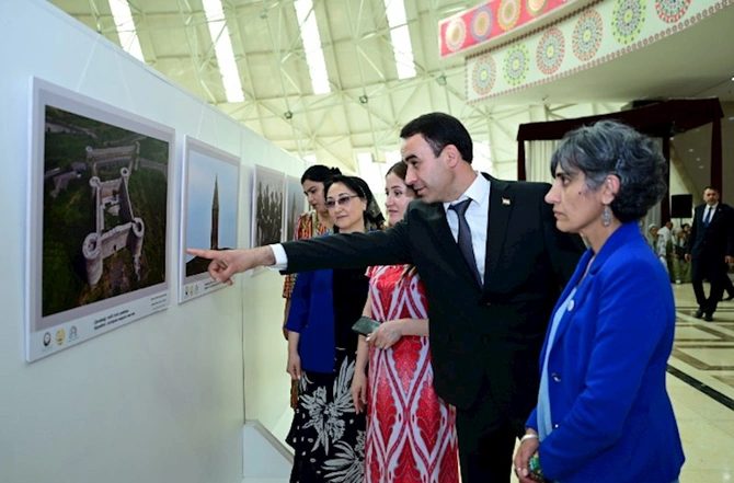 Düşənbədə “Azərbaycanın sənət incilərində yaşayan milli irsi” adlı sərgi açılıb — FOTOLAR