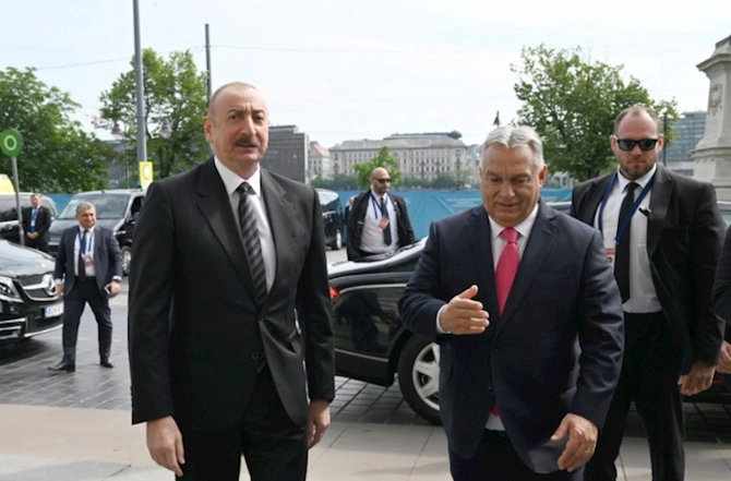 İlham Əliyev TDT-nin Dövlət Başçıları Şurasının qeyri-rəsmi iclasında iştirak etdi — FOTOLAR (YENİLƏNİB) İlham Əliyev TDT-nin Dövlət Başçıları Şurasının qeyri-rəsmi iclasında iştirak etdi — FOTOLAR (YENİLƏNİB)