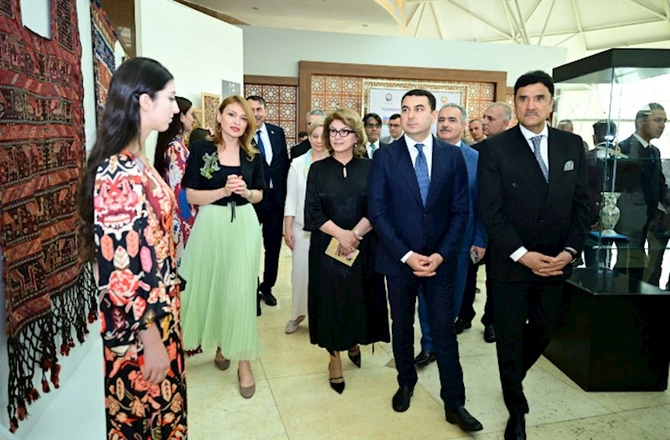 Düşənbədə “Azərbaycanın sənət incilərində yaşayan milli irsi” adlı sərgi açılıb — FOTOLAR