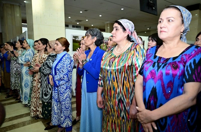 Düşənbədə “Azərbaycanın sənət incilərində yaşayan milli irsi” adlı sərgi açılıb — FOTOLAR
